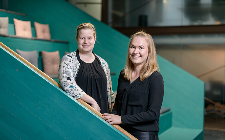 Tiina Raitanen och Hannele Hippeläinen.